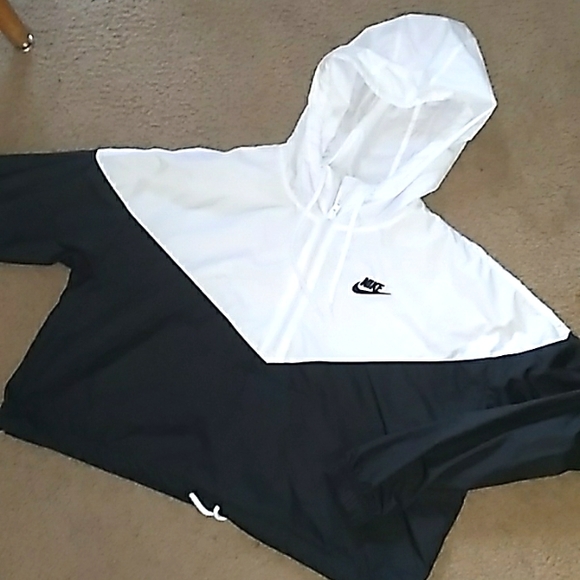 Nike Jackets & Blazers - Crop Nike Nylon Pullover Sz M drawstring Hoodie top Jacket Black White ⚫